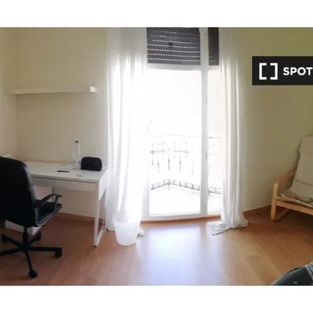 Rent this 4 bed room on Calle de José Canalejas in 2, 50001 Zaragoza