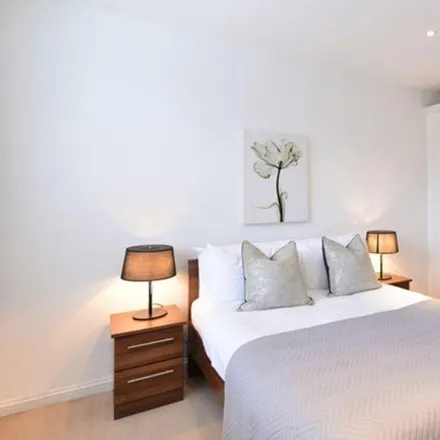Image 5 - The Greenhouse, 27a Hill Street, London, W1J 5LX, United Kingdom - Apartment for rent