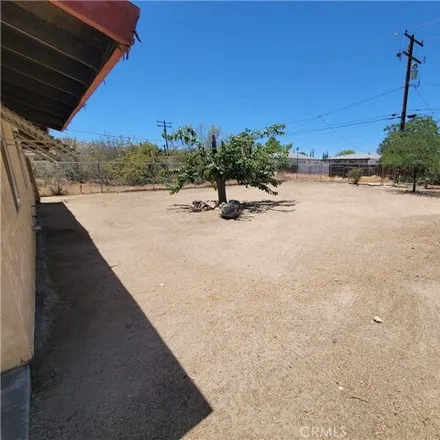 Image 4 - 7100 Cholla Ave, Yucca Valley, California, 92284 - House for sale