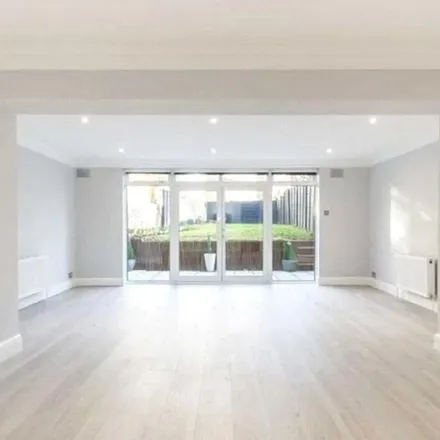 Image 6 - Primrose Hill Fast Tunnel, King Henry's Road, Primrose Hill, London, NW3 3QU, United Kingdom - Apartment for rent