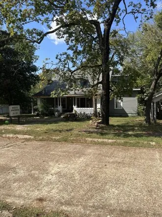 Buy this studio house on 316 North 8th Street in Batesville, AR 72501