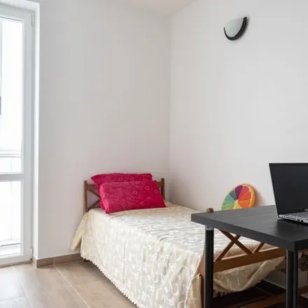 Rent this studio apartment on 8 Rue des Caillotins in 94000 Créteil, France