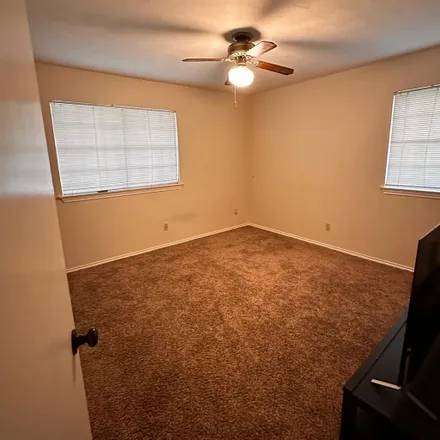 Image 1 - 1855 Georgetown Drive, Denton, TX 76201, USA - Room for rent