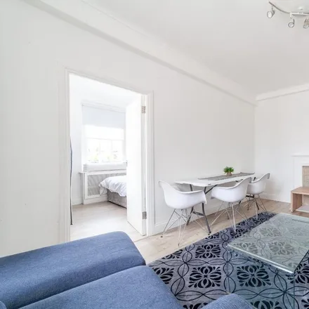 Rent this 2 bed apartment on Jaques Samuels Pianos in 142 Edgware Road, London