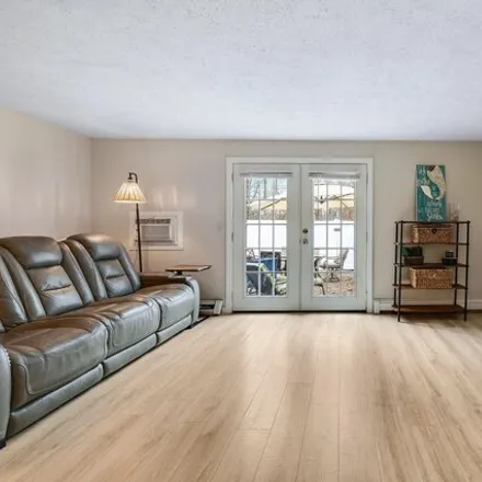 Image 9 - Briarwood Condominimums, 30 Pine Valley Drive, Falmouth, MA 02540, USA - Townhouse for sale