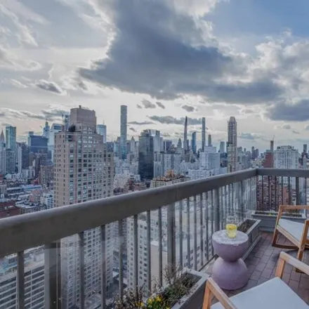 Image 6 - 420 East 72nd Street, New York, NY 10021, USA - Condo for sale