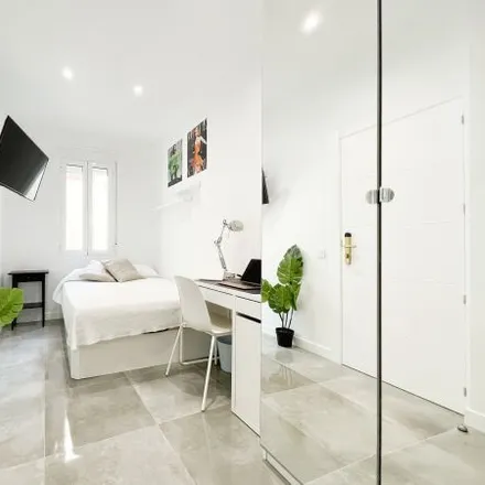 Rent this 4 bed room on Indalo Tapas in Calle de Pérez Galdós, 7