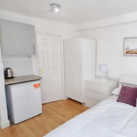 Rent this 1 bed room on South Ninth Street in Milton Keynes, MK9 3DF