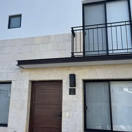 Rent this 4 bed house on Paso de los Toros in Delegación Epigmenio González, 76146