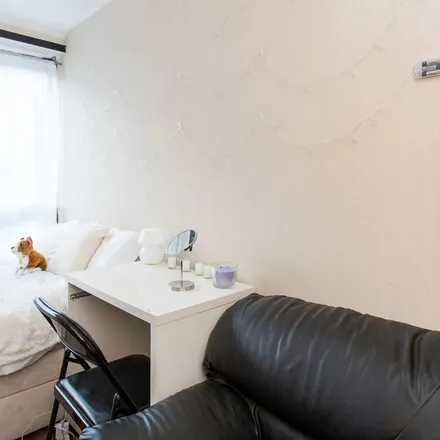 Image 5 - 20-56 Jubilee Street, St. George in the East, London, E1 3EY, United Kingdom - Apartment for rent