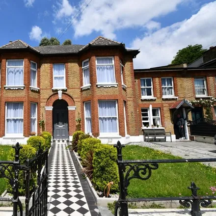 Rent this 6 bed duplex on 115 Windsor Road in London, E7 0RB