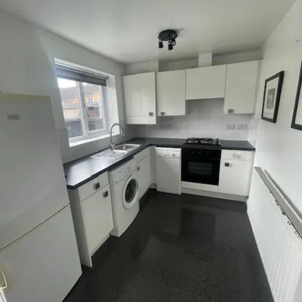 Image 6 - Bellcross Way, Cudworth, S71 5SJ, United Kingdom - Apartment for rent
