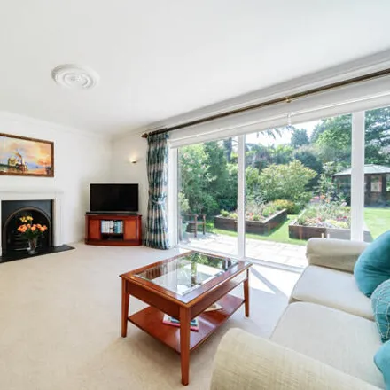 Image 4 - Chaucer Grove, Camberley, GU15 2LW, United Kingdom - House for sale