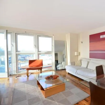 Image 2 - New Providence Wharf, 1 Fairmont Avenue, London, E14 9RF, United Kingdom - Apartment for sale