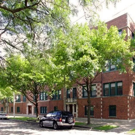 Rent this 3 bed apartment on 949-957 East 54th Place in Chicago, IL 60615