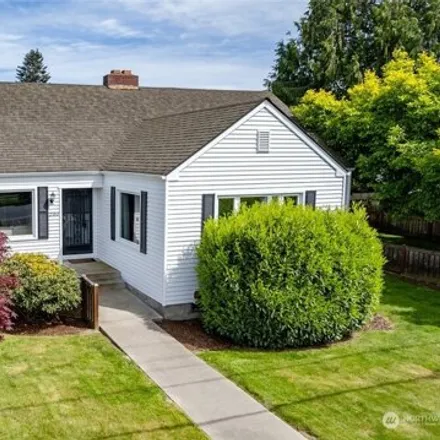 Buy this 4 bed house on 200 South Anacortes Street in Burlington, WA 98233