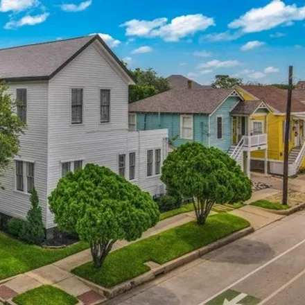 Buy this 4 bed house on 1891 Avenue M in Galveston, TX 77550