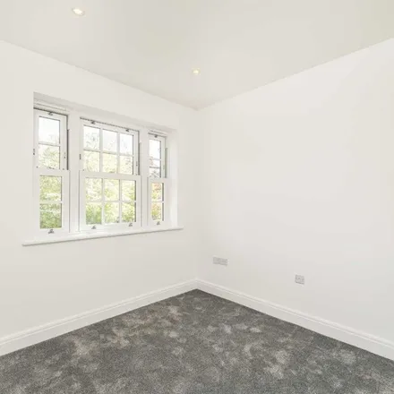 Image 3 - Bramley Close, London, NW7 4BR, United Kingdom - Apartment for rent