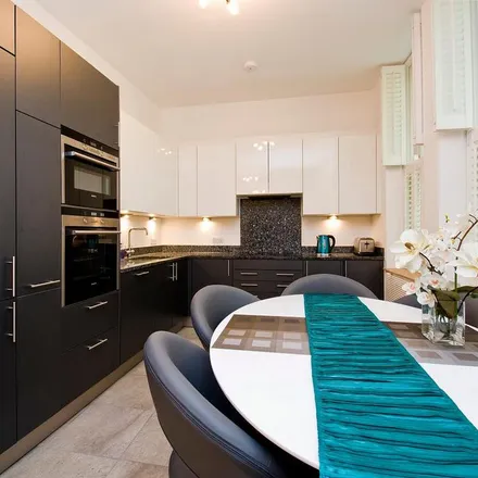 Rent this 3 bed apartment on Hend House in 233 Shaftesbury Avenue, London