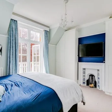 Rent this 5 bed duplex on Merton Park Tram Stop in Kingston Road, London