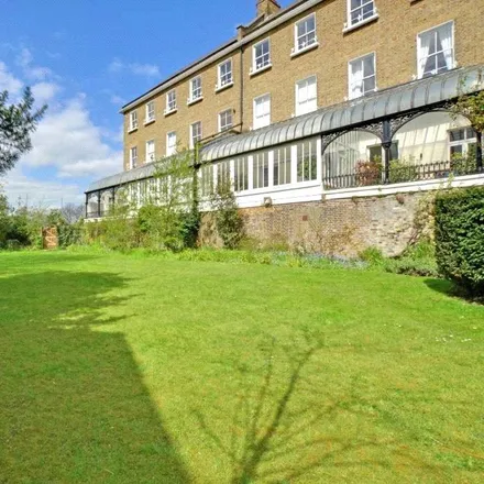 Image 8 - Lennox House, 96 Manor Way, Blackheath Cator Estate, London, SE3 9EF, United Kingdom - Duplex for rent