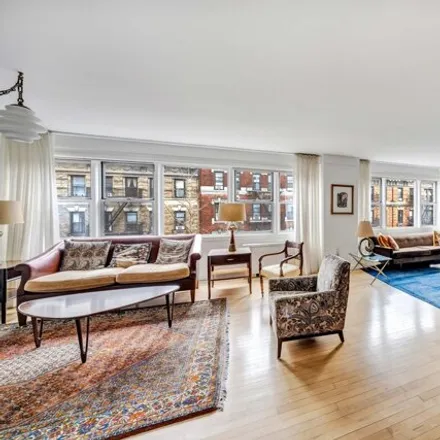 Image 2 - 525 East 82nd Street, New York, NY 10028, USA - Apartment for sale