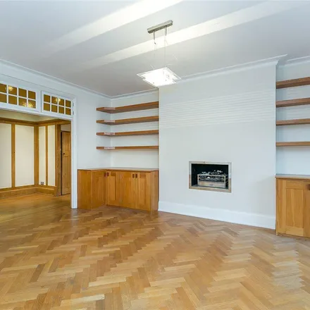 Rent this 3 bed apartment on Block 7 in Clifton Court, London