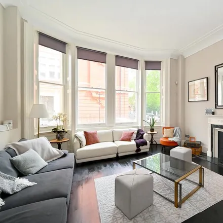 Rent this 3 bed apartment on 36 Cadogan Square in London, SW1X 0JS