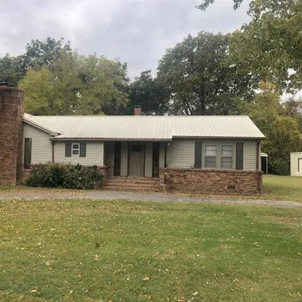 Buy this 3 bed house on 625 East Martin Street in Campbell, Dunklin County