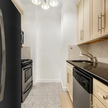 Rent this 1 bed apartment on Park Avenue Court in East 87th Street, New York