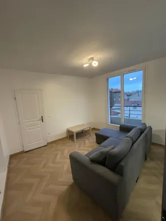Rent this 3 bed apartment on 50 Rue de la République in 92170 Vanves, France