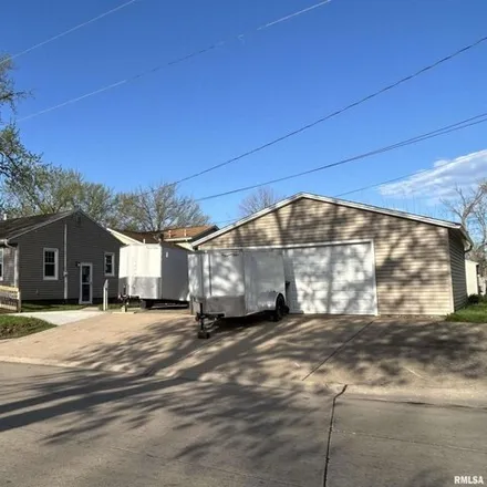 Buy this 3 bed house on 1062 28th Street in Pleasant Valley Township, Bettendorf