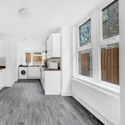 Image 5 - North Family Stand, Windsor Road, London, E10 5LP, United Kingdom - House for sale