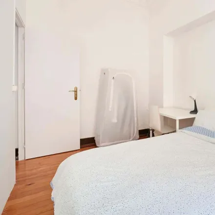 Rent this 9 bed room on Saldanha in Ciclovia Praça do Duque de Saldanha, 1050-120 Lisbon