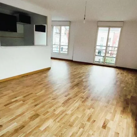 Image 1 - 70 Place d'Armes, 59500 Douai, France - Apartment for rent