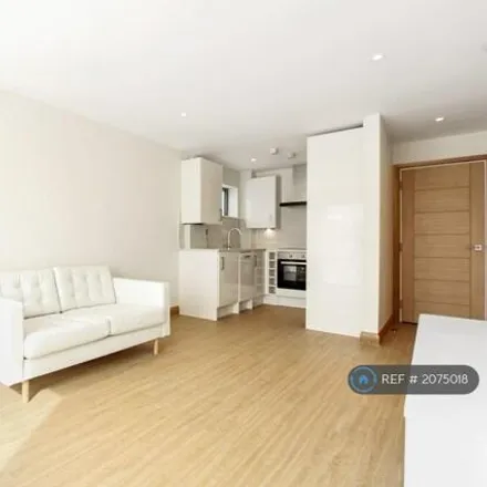 Image 4 - 15 Station Road, London, N3 2SB, United Kingdom - Apartment for rent