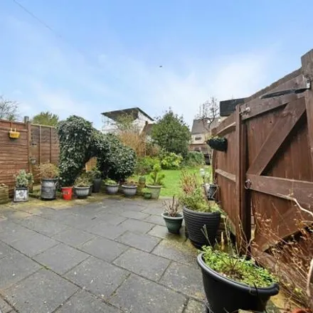 Image 9 - Taunton Close, Stonecot, London, SM3 9NG, United Kingdom - House for sale