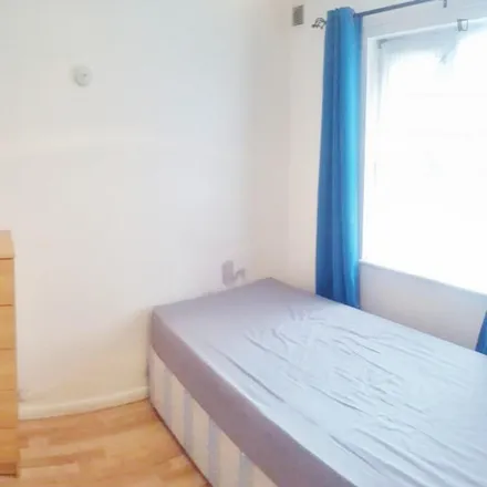Rent this 4 bed room on 1-4 Curtis Drive in London, W3 6YG