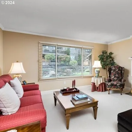 Image 2 - 5 Condolea Drive, Lake Oswego, OR 97035, USA - Condo for sale