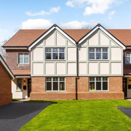 Buy this 4 bed duplex on Dupre Crescent in Beaconsfield, HP9 2RW