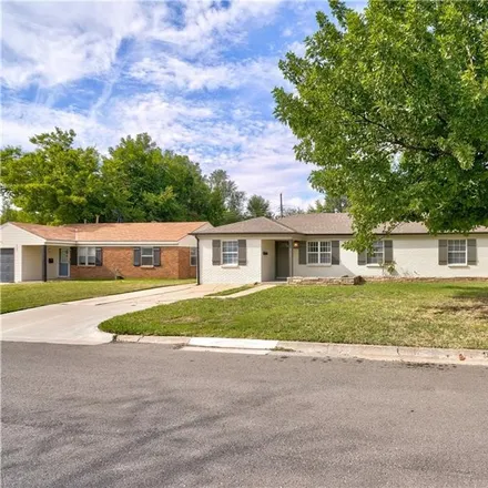 Image 2 - 2133 Westchester Drive, The Village, Oklahoma County, OK 73120, USA - House for sale