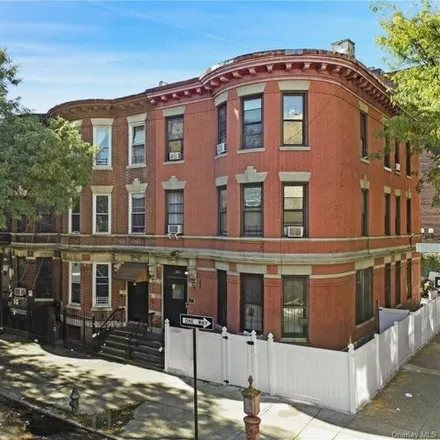 Image 9 - 1827 Topping Avenue, New York, NY 10457, USA - House for sale