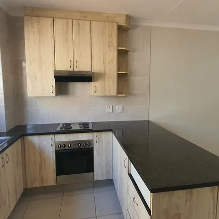 Rent this 2 bed apartment on Rolina Avenue in Florida Glen, Roodepoort