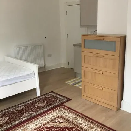 Image 3 - High Town Road, Luton, LU2 0DQ, United Kingdom - House for rent