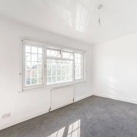 Rent this 3 bed apartment on Claremont Primary School in Claremont Road, London