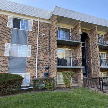 Rent this 1 bed condo on 1605 North Windsor Drive in Arlington Heights, IL 60004