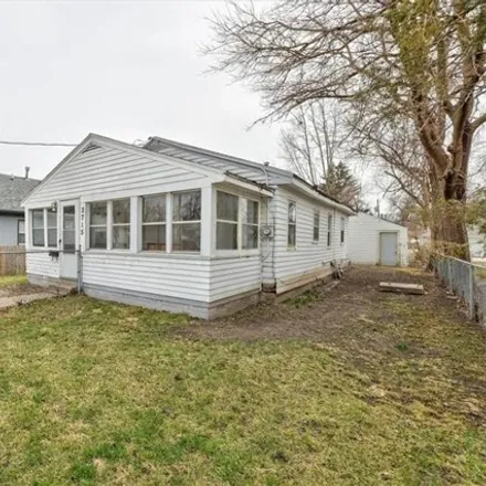 Buy this 2 bed house on 2711 Indianapolis Avenue in Des Moines, IA 50317