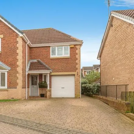 Buy this 4 bed house on Shelley Crescent in Oulton, LS26 8ER