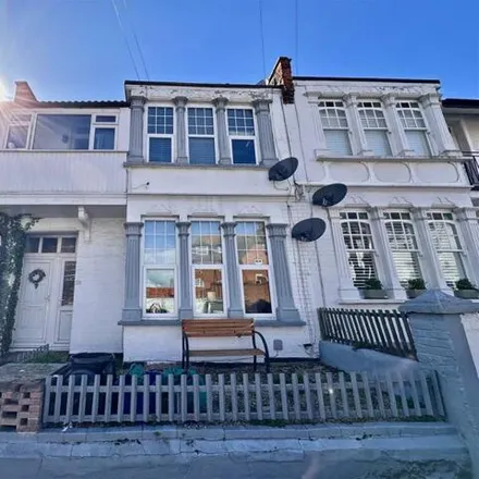 Image 1 - Leighton Avenue, Leigh on Sea, SS9 1AB, United Kingdom - Apartment for rent