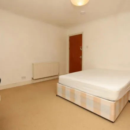 Image 2 - 17 Bartlett Close, Bow Common, London, E14 6LH, United Kingdom - Apartment for rent